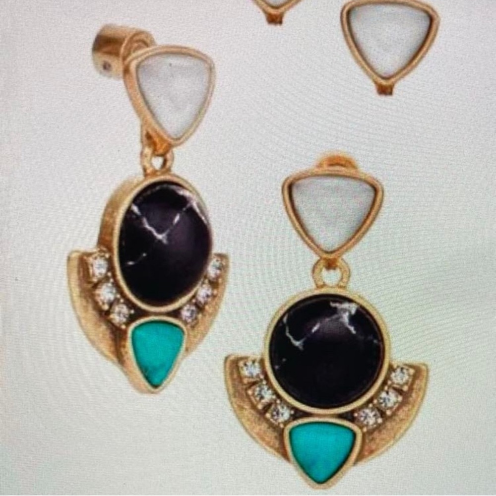 Chloe + Isabel Capri Convertible Elegant Gold and Black Earrings
B1